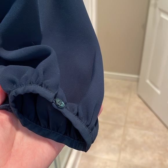 Aritzia Babaton Blouse Emerald Green Size Medium - Picture 5 of 5